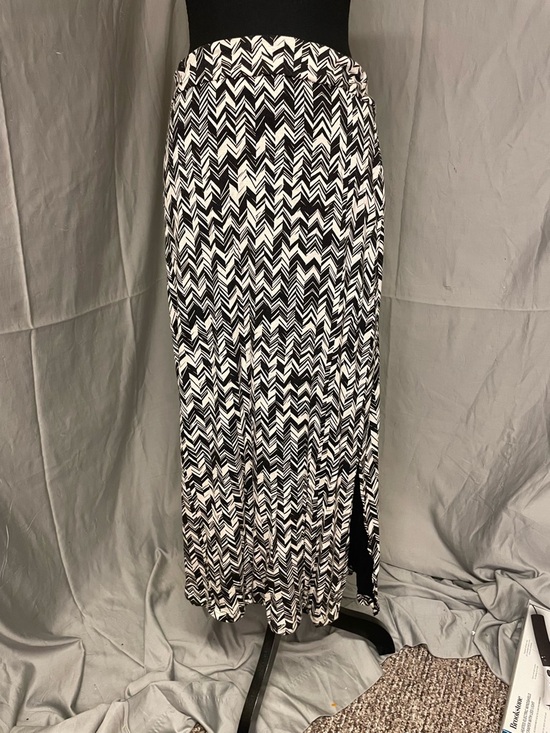 Anthropologie Dresses & Skirts - Anthropologie Maeve Black & White Chevron Maxi Skirt